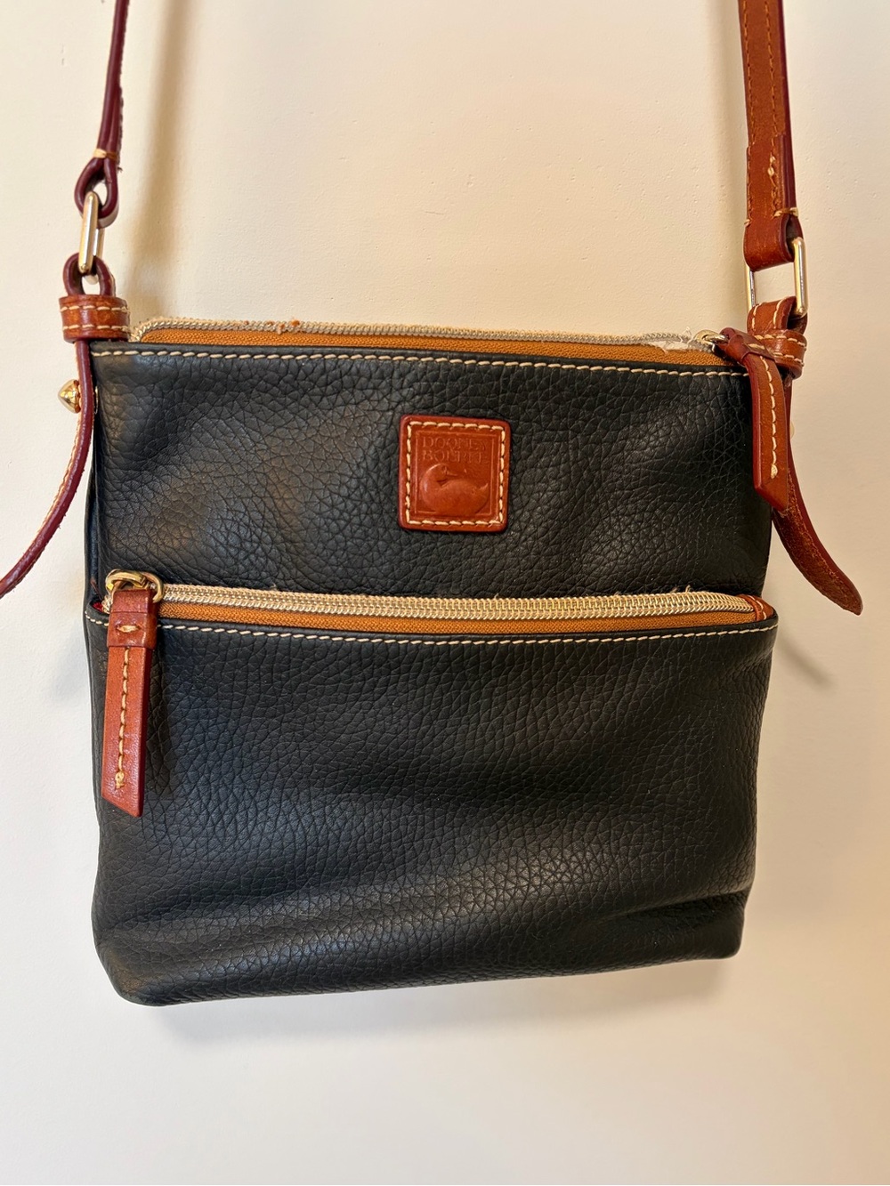 Dooney & Bourke Letter Carrier Pebbled Leather Crossbody Bag J8524588 Black Tan